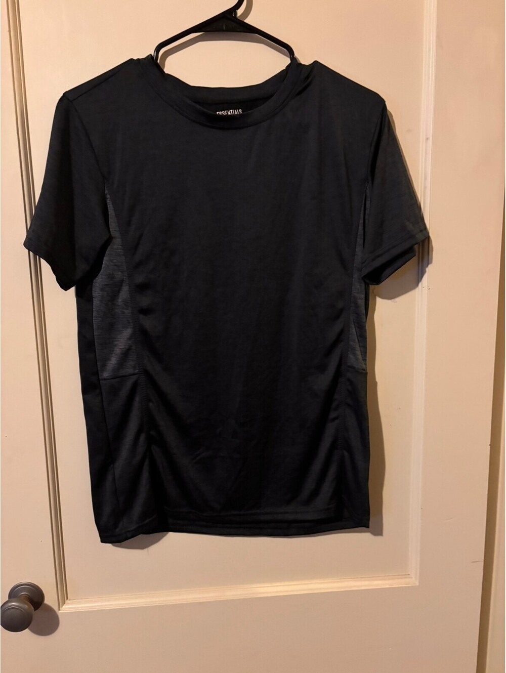 Real Essentials black short sleeve athletic T shirt Small